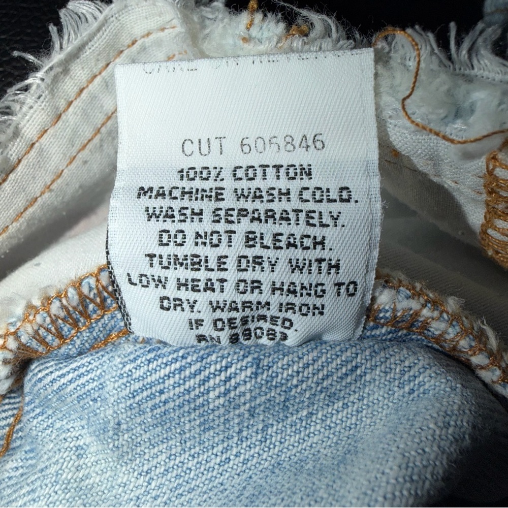 Vintage L.E.I. Embroidered Denim Shorts - Picture 3 of 4